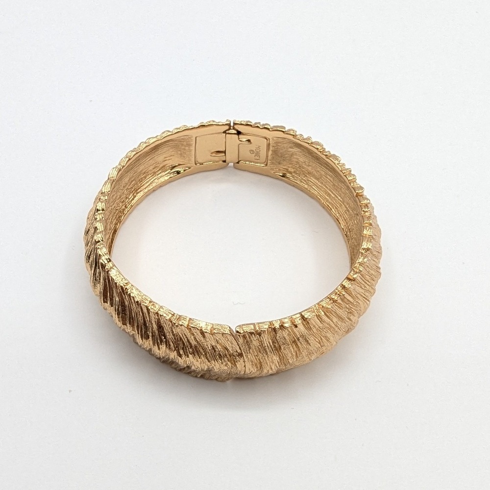 Monet‎ Vintage Gold Tone Textured Bark Hinged Bangle Bracelet Signed Statement